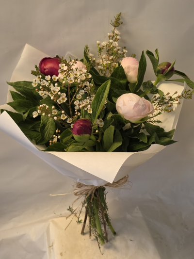bouquet of the week - this weeks bouquet of the week features quicksand roses, heather, lisianthus, eryngium, astrantia and pompomi germini