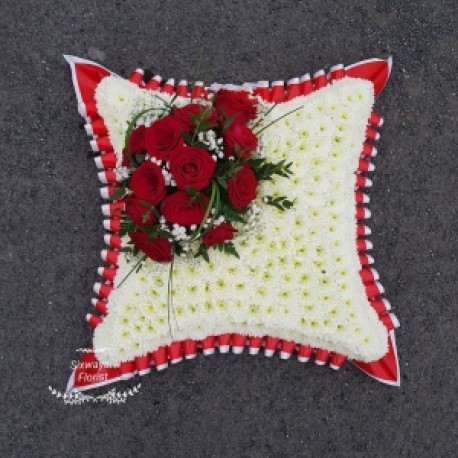 Large cushion, red roses
